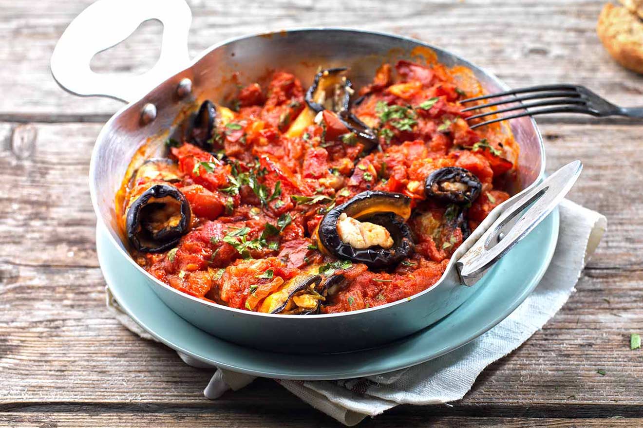 Μελιτζάνες στον φούρνο με φέτα (ρολάκια)