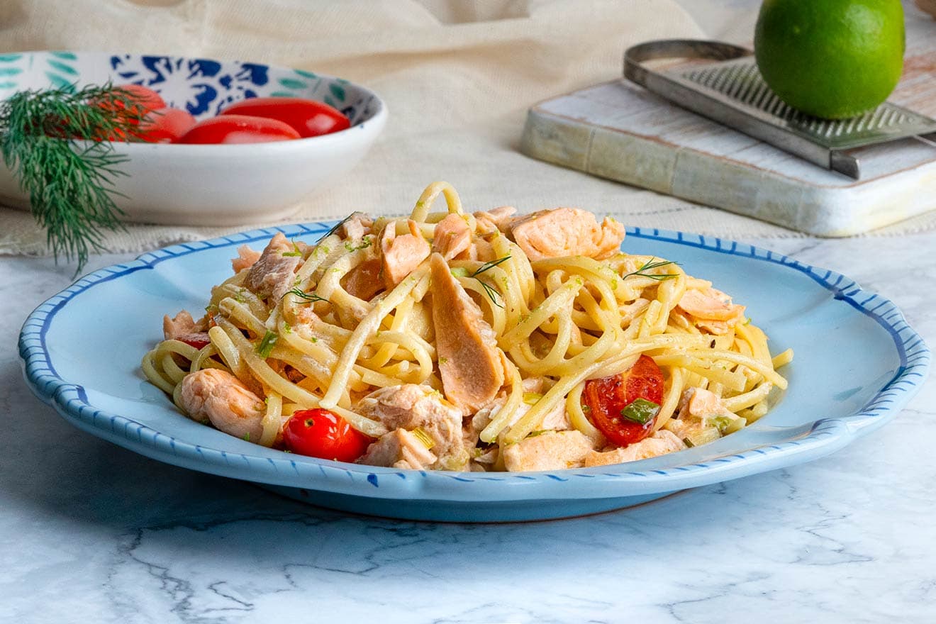 Μακαρονάδα με σολομό και τυρί κρέμα